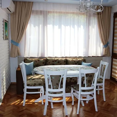 - Lets4holiday Appartamento Varna
