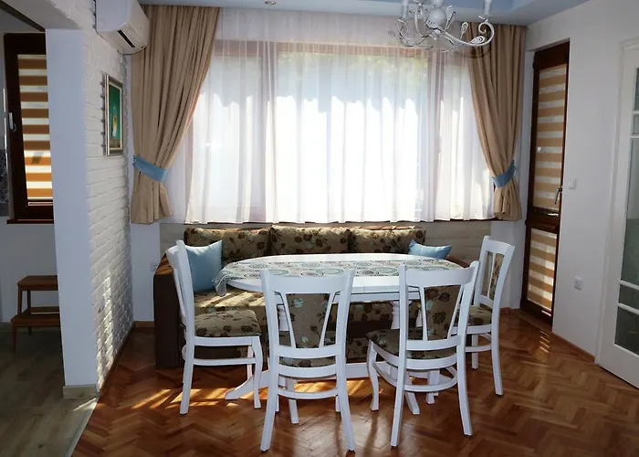 - Lets4holiday Appartamento Varna