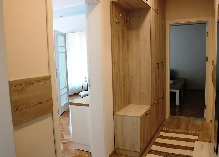 - Lets4holiday アパート