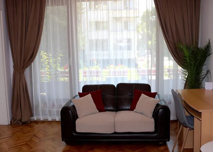 - Lets4holiday アパート