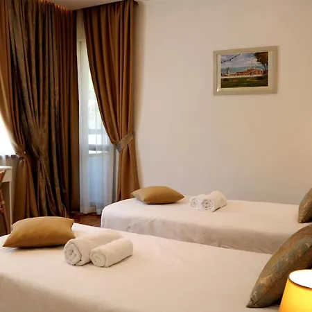 - Lets4holiday Апартамент