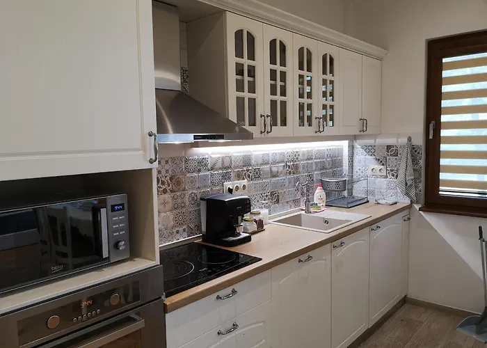 - Lets4holiday Апартамент Варна